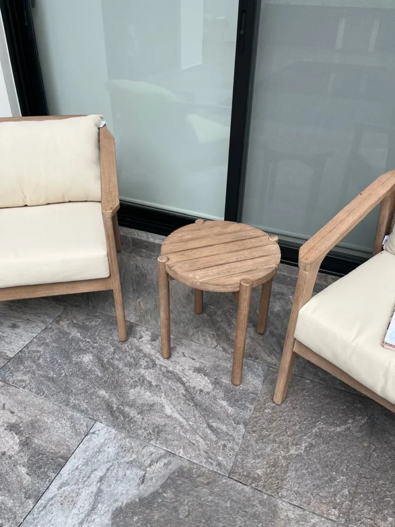 Cojines y respaldo color blanco para silla de madera